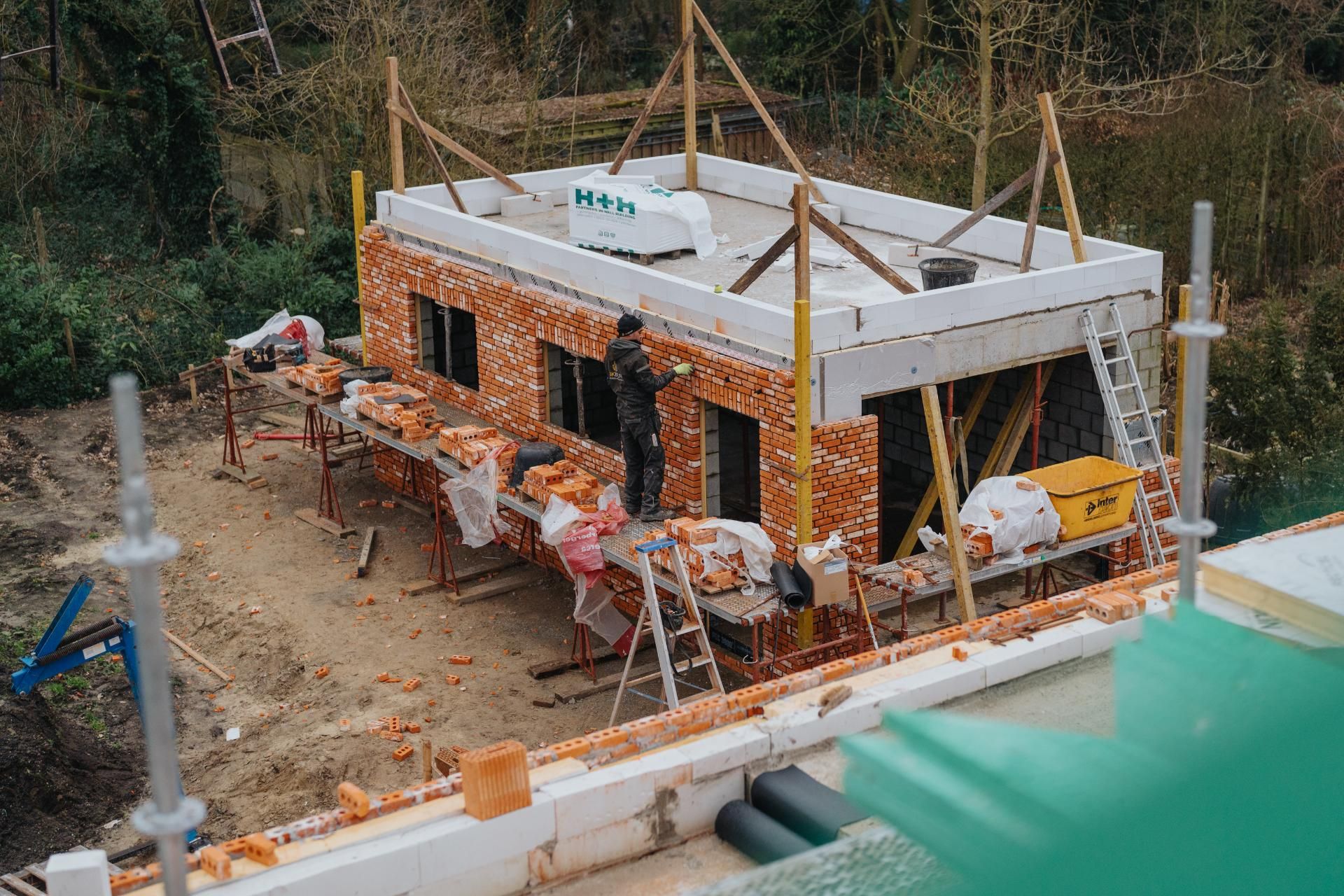 GBK Bouw realiseert casco+ project met metselwerk en funderingsopbouw, waarbij vakkundige uitvoering en persoonlijke begeleiding centraal staan.