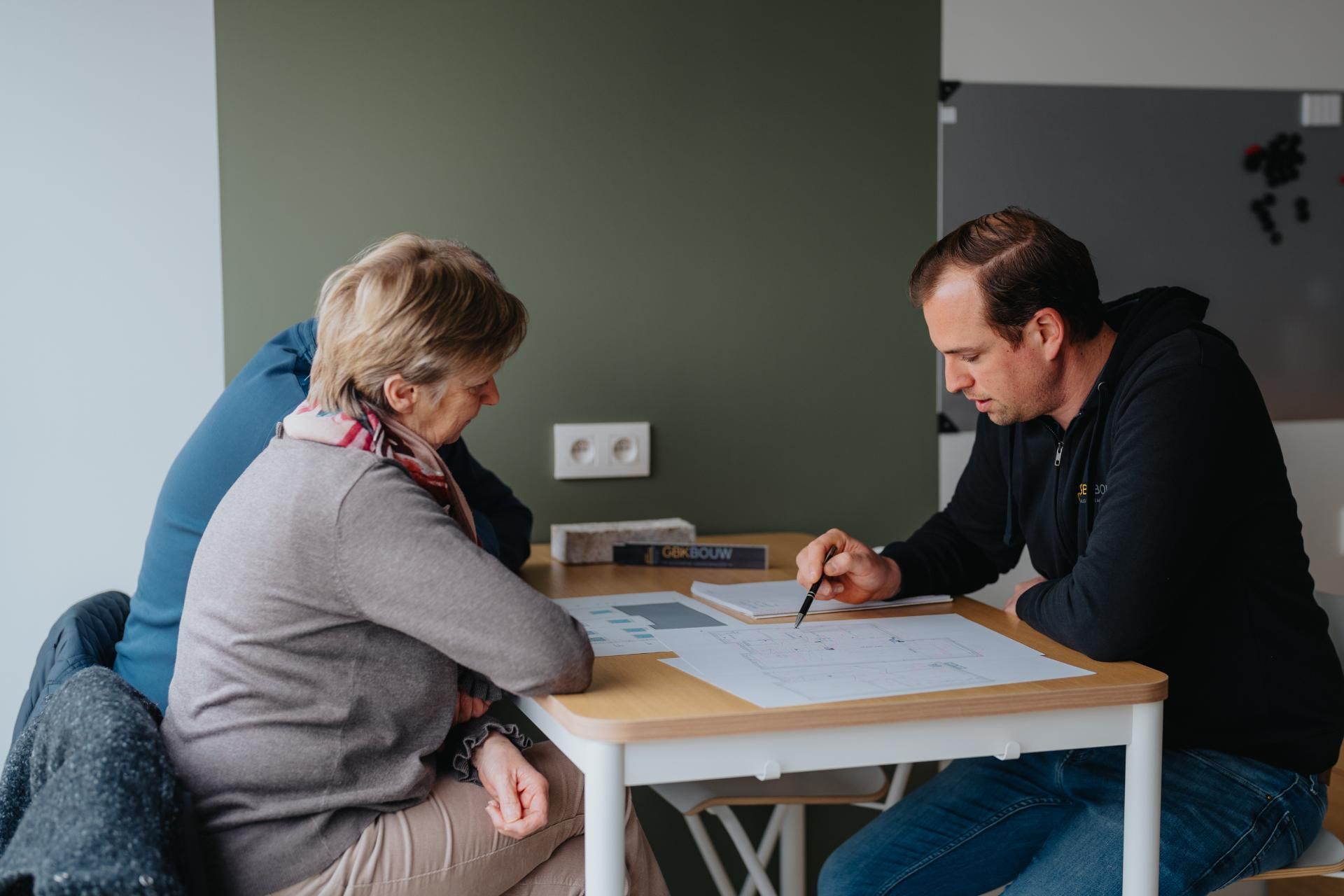GBK Bouw biedt een koppel persoonlijk contact, heldere communicatie, en kwaliteit met snelheid voor een soepel bouwproces.