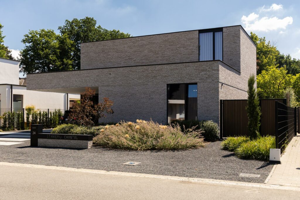 01 moderne gezinswoning vooraanzicht